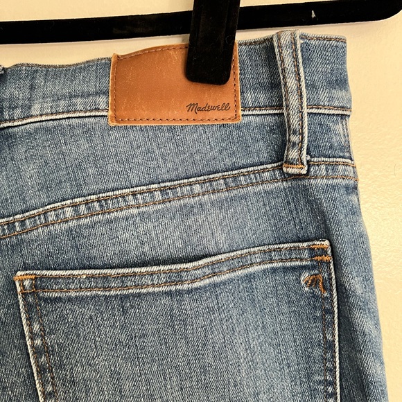 Madewell Tall 9” High Rise Skinny Jean in Frankie Wash: Torn Knee, Size 28T - Picture 3 of 4